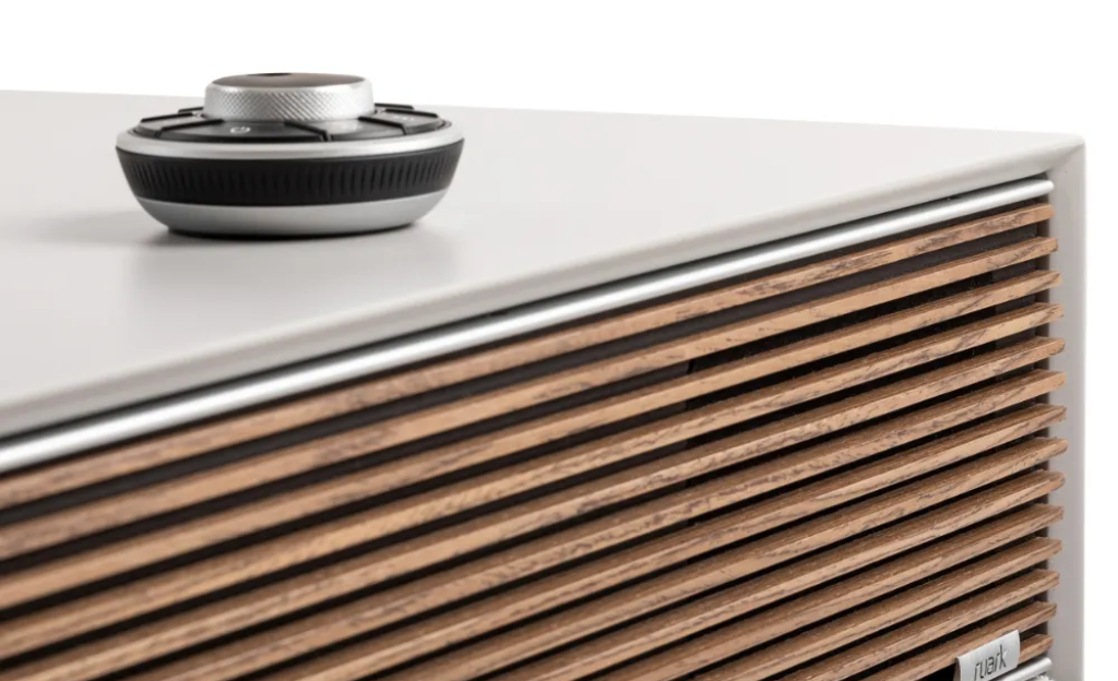 HALLNING_RUARK AUDIO R810_LIFESTYLE_DETAIL_5