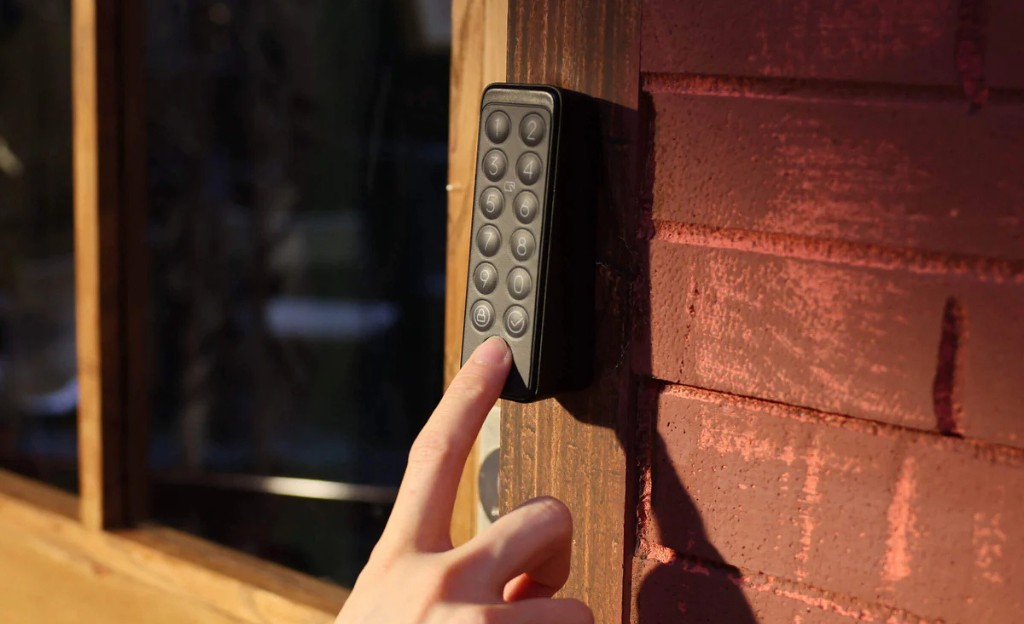 HALLNING SOUND_SWITCHBOT KEYPAD TOUCH_LIFESTYLE_1