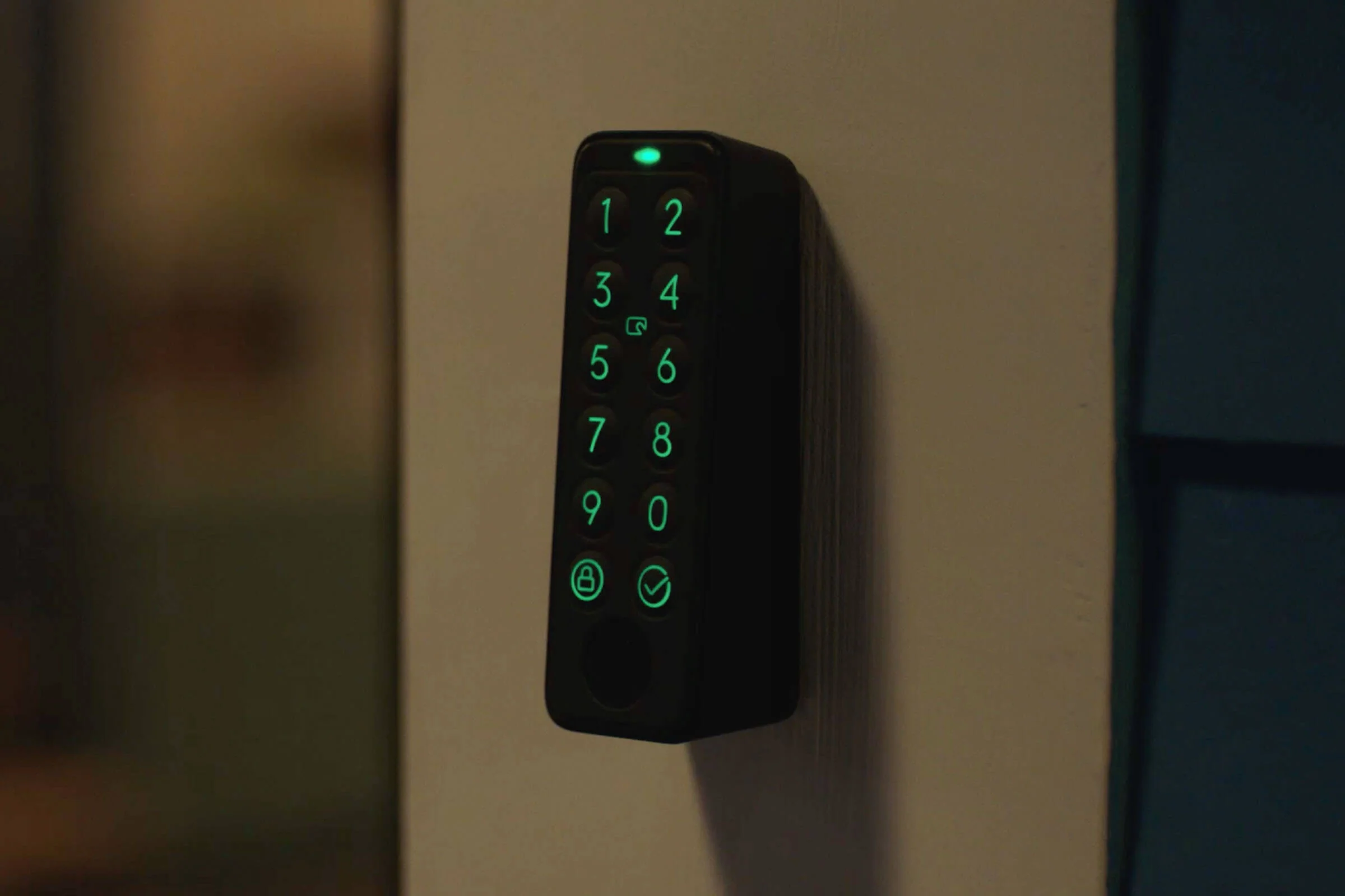 HALLNING SOUND_SWITCHBOT_08-keypad-lp-2400_1600-en-1655277345486