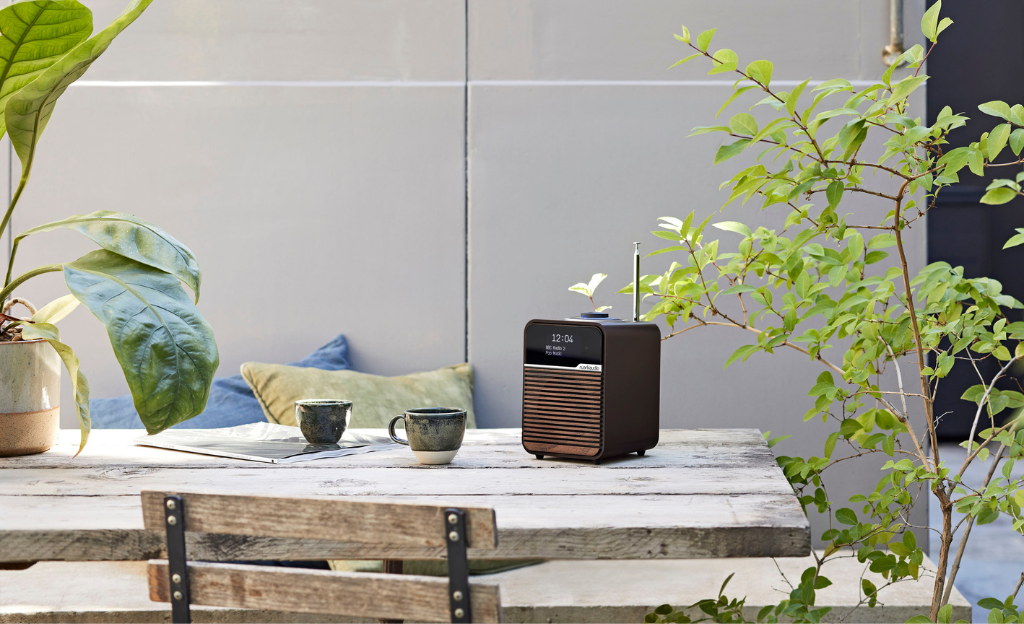 RUARK R1MK4 ESPRESSO HALLNING