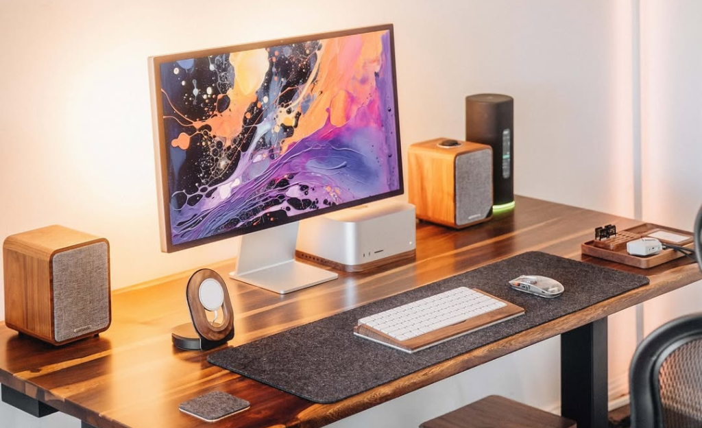 HALLNING_RUARK MR1_LIFESTYLE_CLIENT_01L