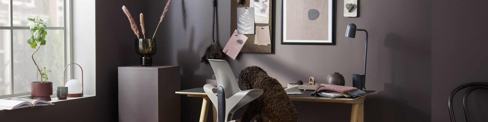 HÅG Capisco Puls 8020. Clay Plastic. Black footbase. Home Office. Textile: JAALI, 671 (Kvadrat)
