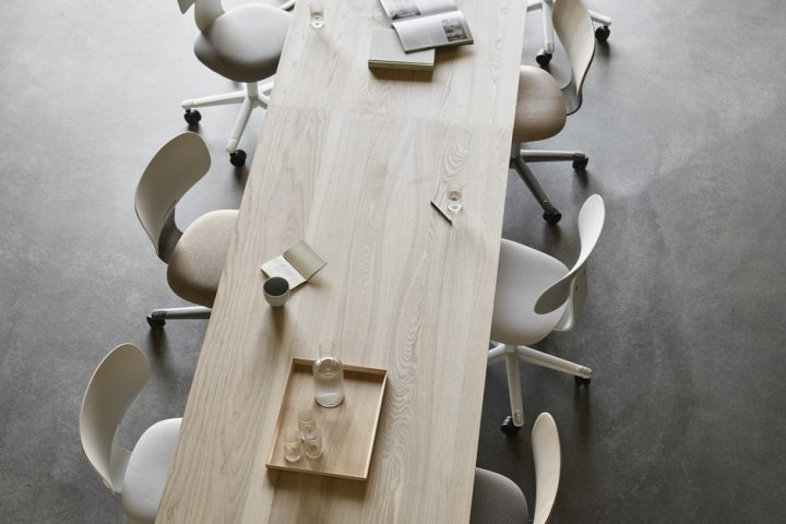 HÅG Tion Minimlaist MIX, 2140, 2240, 2160, 2200. Back: Mist plastic, Wood. Seat: Mist Plastic, Wood Textile: Camira Mainline Flax Morden, GU Sirdal Light Grey, Gabriel Focus Melange 60309, Gabriel Cura 60112 light grey